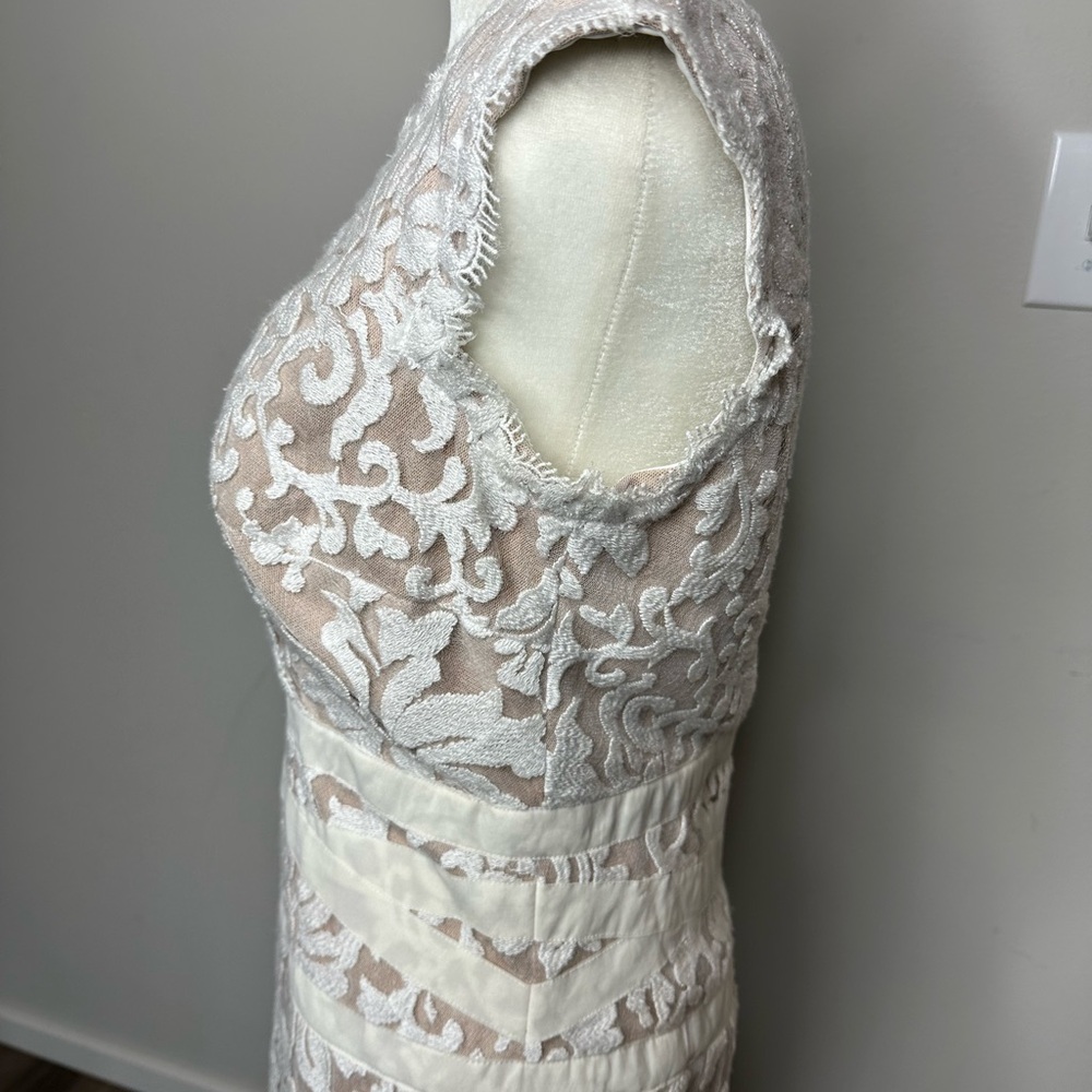 Tadashi Shoji Cream Sheath Wedding Dress Sweetheart Neckline - Picture 4 of 6